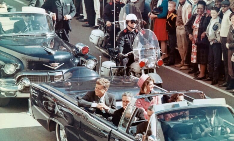 सरकार JFK हत्या से संबंधित हजारों डिलेसिफाइड पेज जारी करती है