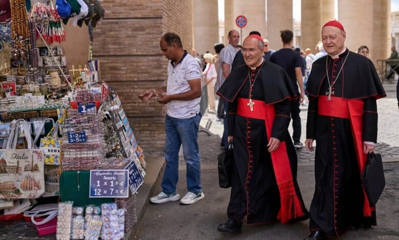 Papal कॉन्क्लेव लाइव अपडेट: कार्डिनल्स वेटिकन में अगले पोप का चुनाव करने के लिए इकट्ठा होते हैं