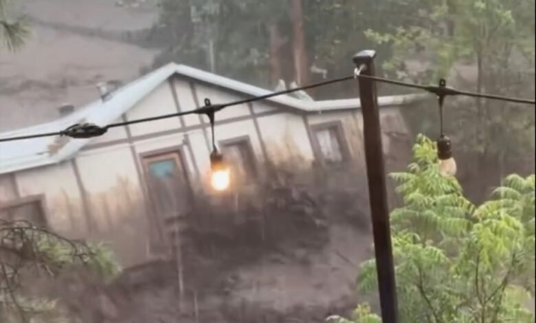 न्यू मैक्सिको बाढ़ में 2 बच्चों सहित 3 मृत, स्थानीय अधिकारियों का कहना है